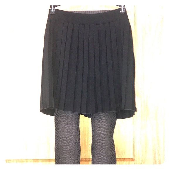 NWT Super Cute Black Pleated Skirt - Picture 1 of 3